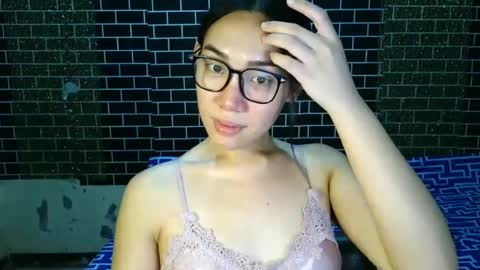 hi im queenie online show from 07-24-26, 03:21