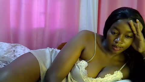 Snapshot of sexy_siera chatting on 05-14-26, 10:33 laura online show from 05-14-26, 10:33