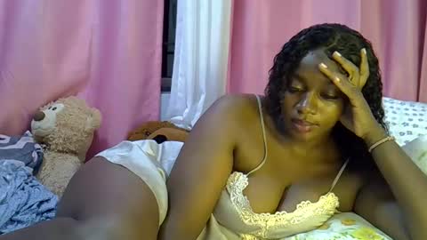Snapshot of sexy_siera chatting on 05-17-26, 05:42 laura online show from 05-17-26, 05:42