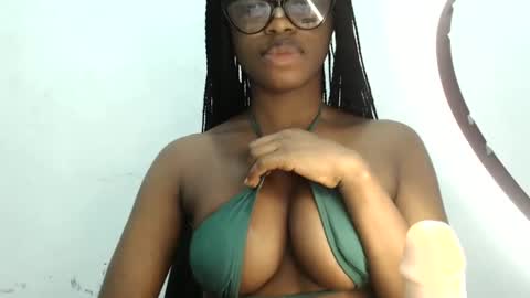 Snapshot of sexy_sinaha chatting on 01-12-25, 06:39 naomi online show from 01-12-25, 06:39