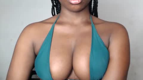 Snapshot of sexy_sinaha chatting on 10-19-25, 11:11 naomi online show from 10-19-25, 11:11
