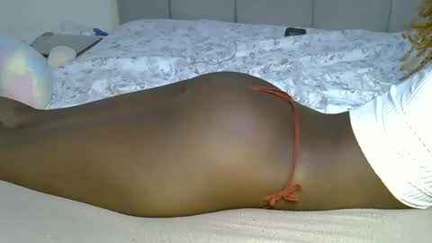 Snapshot of sexy_siren_ chatting on 05-14-26, 01:45 Valentine online show from 05-14-26, 01:45
