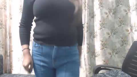 Snapshot of sexy_soniya chatting on 01-12-25, 06:39 Soniya online show from 01-12-25, 06:39