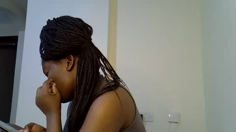 Snapshot of sexy_yello chatting on 10-15-25, 08:31 Bantu girl online show from 10-15-25, 08:31
