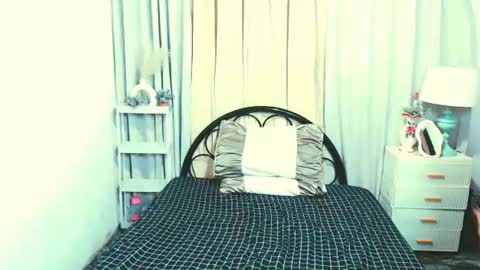 Snapshot of sexy_yllona chatting on 08-04-26, 10:29 sexy_yllona online show from 08-04-26, 10:29