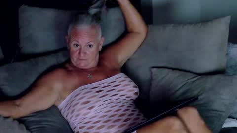Snapshot of sexyalliekay chatting on 07-10-26, 02:49 Sexy GILF Allie Kay online show from 07-10-26, 02:49