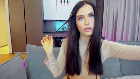 Snapshot of sexyangeloux chatting on 12-03-24, 08:06 Lou online show from 12-03-24, 08:06