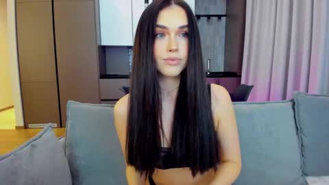 Snapshot of sexyangeloux chatting on 12-08-24, 09:30 Lou online show from 12-08-24, 09:30