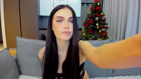 Snapshot of sexyangeloux chatting on 12-30-24, 09:40 Lou online show from 12-30-24, 09:40