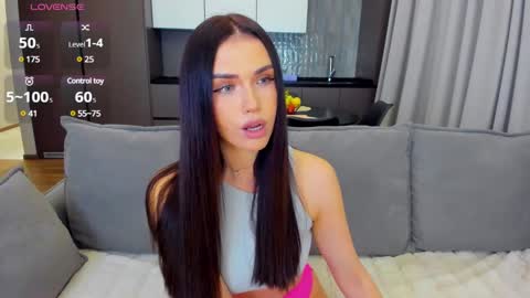 Snapshot of sexyangeloux chatting on 01-14-25, 08:59 Lou online show from 01-14-25, 08:59