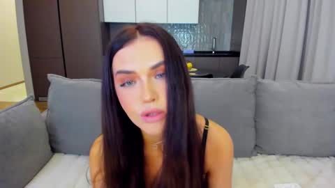 Snapshot of sexyangeloux chatting on 01-16-25, 07:41 Lou online show from 01-16-25, 07:41