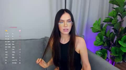 Snapshot of sexyangeloux chatting on 09-10-25, 10:10 Lou online show from 09-10-25, 10:10