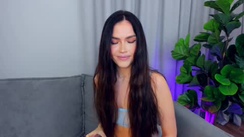 Snapshot of sexyangeloux chatting on 10-05-25, 09:13 Lou online show from 10-05-25, 09:13