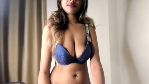 Snapshot of sexyaru chatting on 11-20-25, 02:17 Aru online show from 11-20-25, 02:17