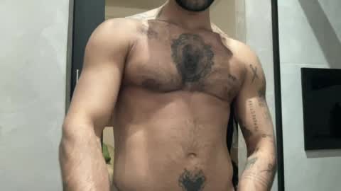 Snapshot of sexyasaf1018 chatting on 06-25-26, 12:10 Asaf online show from 06-25-26, 12:10