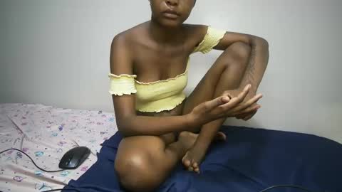 sexyasspetitte_ online show from 01-10-25, 03:07