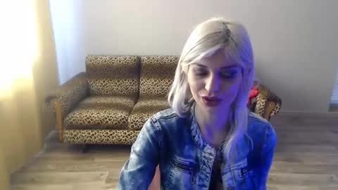 Snapshot of sexybeatriice chatting on 02-22-25, 07:34 sexybeatriice online show from 02-22-25, 07:34
