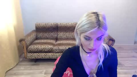 Snapshot of sexybeatriice chatting on 11-18-25, 07:24 sexybeatriice online show from 11-18-25, 07:24