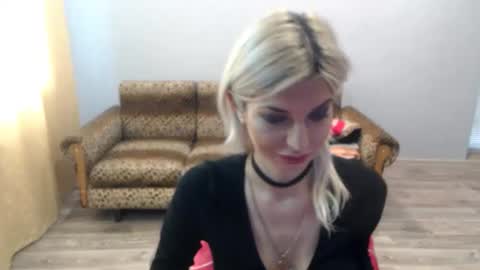 Snapshot of sexybeatriice chatting on 11-23-25, 07:19 sexybeatriice online show from 11-23-25, 07:19