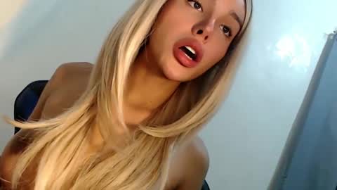 Snapshot of sexybite1 chatting on 02-22-25, 10:18 Seraphina Blaze online show from 02-22-25, 10:18