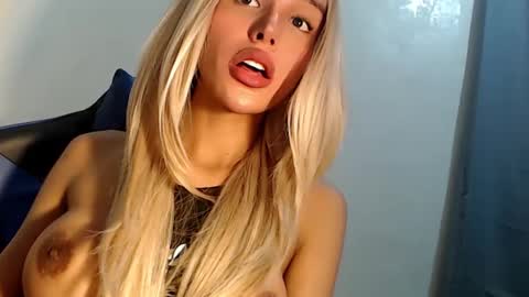 Snapshot of sexybite1 chatting on 03-05-25, 10:22 Seraphina Blaze online show from 03-05-25, 10:22