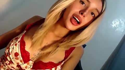 Snapshot of sexybite1 chatting on 03-11-25, 10:29 Seraphina Blaze online show from 03-11-25, 10:29