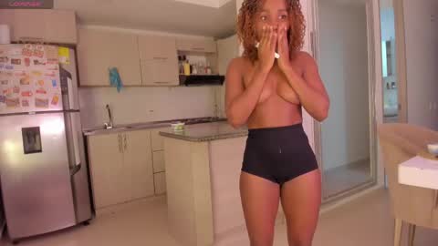 Snapshot of sexybrunnetem chatting on 06-01-26, 08:27 sofia online show from 06-01-26, 08:27
