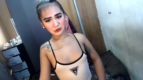 Snapshot of sexycheskax18 chatting on 05-23-26, 06:07 pretty Cheska online show from 05-23-26, 06:07