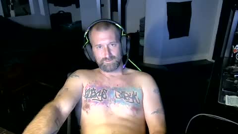 Snapshot of sexydaddy115851 chatting on 12-16-25, 06:18 Jasyn online show from 12-16-25, 06:18