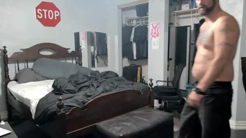 Snapshot of sexydaddy115851 chatting on 01-09-26, 06:05 Jasyn online show from 01-09-26, 06:05