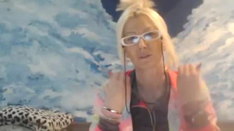 Snapshot of sexyeni chatting on 01-20-25, 12:04 ENI pvt moan your name WHEN I M NOT online you tell me in SNAPCHAT deal yes add me... FREE TWITTER magiconline101...... online show from 01-20-25, 12:04