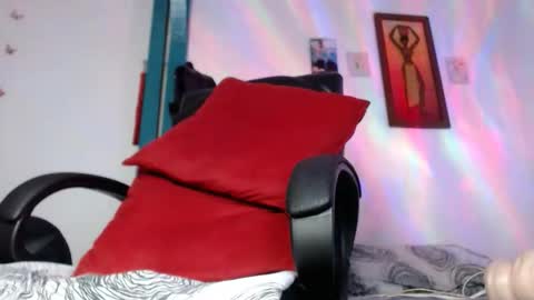 Snapshot of sexyfavgirl chatting on 04-25-26, 01:52 Mary online show from 04-25-26, 01:52