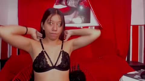 Snapshot of sexylaurita4u chatting on 02-13-25, 12:11 laura online show from 02-13-25, 12:11