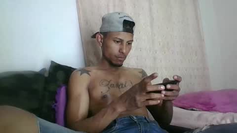 Snapshot of sexyleon69 chatting on 03-05-26, 01:07 Sexy leon online show from 03-05-26, 01:07