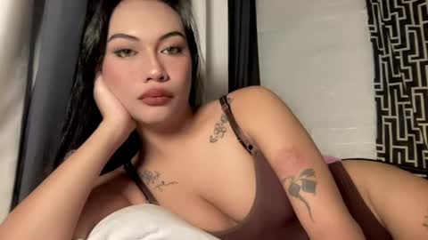 Snapshot of sexylovesappira chatting on 05-18-26, 05:41 maxine online show from 05-18-26, 05:41