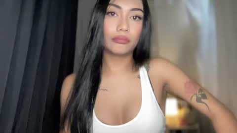 Snapshot of sexylovesappira chatting on 06-08-26, 04:51 maxine online show from 06-08-26, 04:51