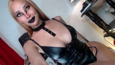 Queen Sofia online show from 01-03-25, 03:05