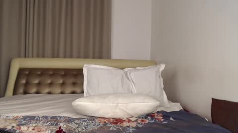 Snapshot of sexymia06 chatting on 01-06-25, 10:47 Melina online show from 01-06-25, 10:47