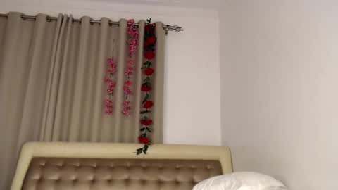 Snapshot of sexymia06 chatting on 02-02-25, 01:02 Melina online show from 02-02-25, 01:02