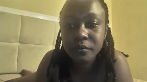 Snapshot of sexymia56 chatting on 09-09-25, 01:43 Miss mia online show from 09-09-25, 01:43