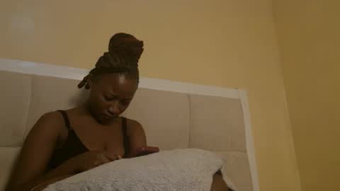 Snapshot of sexymia56 chatting on 09-30-25, 07:24 Miss mia online show from 09-30-25, 07:24