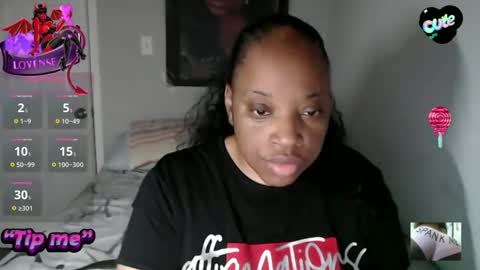 Snapshot of sexymona1218 chatting on 09-15-25, 02:22 SexyMona online show from 09-15-25, 02:22