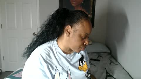 Snapshot of sexymona1218 chatting on 09-19-25, 12:50 SexyMona online show from 09-19-25, 12:50