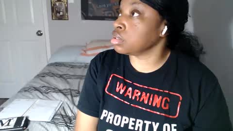 Snapshot of sexymona1218 chatting on 09-27-25, 05:18 SexyMona online show from 09-27-25, 05:18