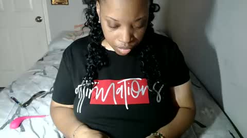 Snapshot of sexymona1218 chatting on 10-11-25, 08:13 SexyMona online show from 10-11-25, 08:13