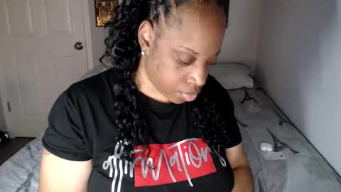 Snapshot of sexymona1218 chatting on 10-12-25, 06:23 SexyMona online show from 10-12-25, 06:23