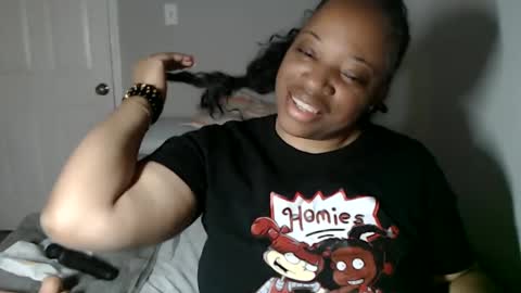 Snapshot of sexymona1218 chatting on 10-28-25, 08:29 SexyMona online show from 10-28-25, 08:29