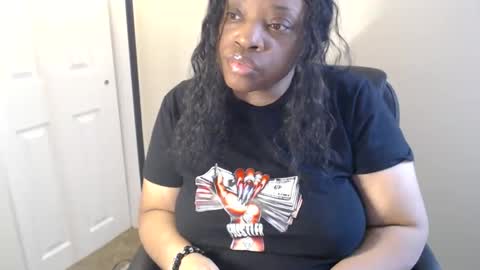 Snapshot of sexymona1218 chatting on 04-26-26, 05:54 SexyMona online show from 04-26-26, 05:54
