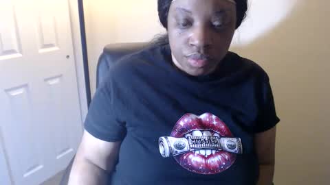 Snapshot of sexymona1218 chatting on 04-28-26, 07:57 SexyMona online show from 04-28-26, 07:57