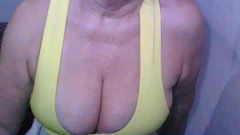 Snapshot of sexyoldwet chatting on 03-03-26, 11:21 AnneSofia online show from 03-03-26, 11:21